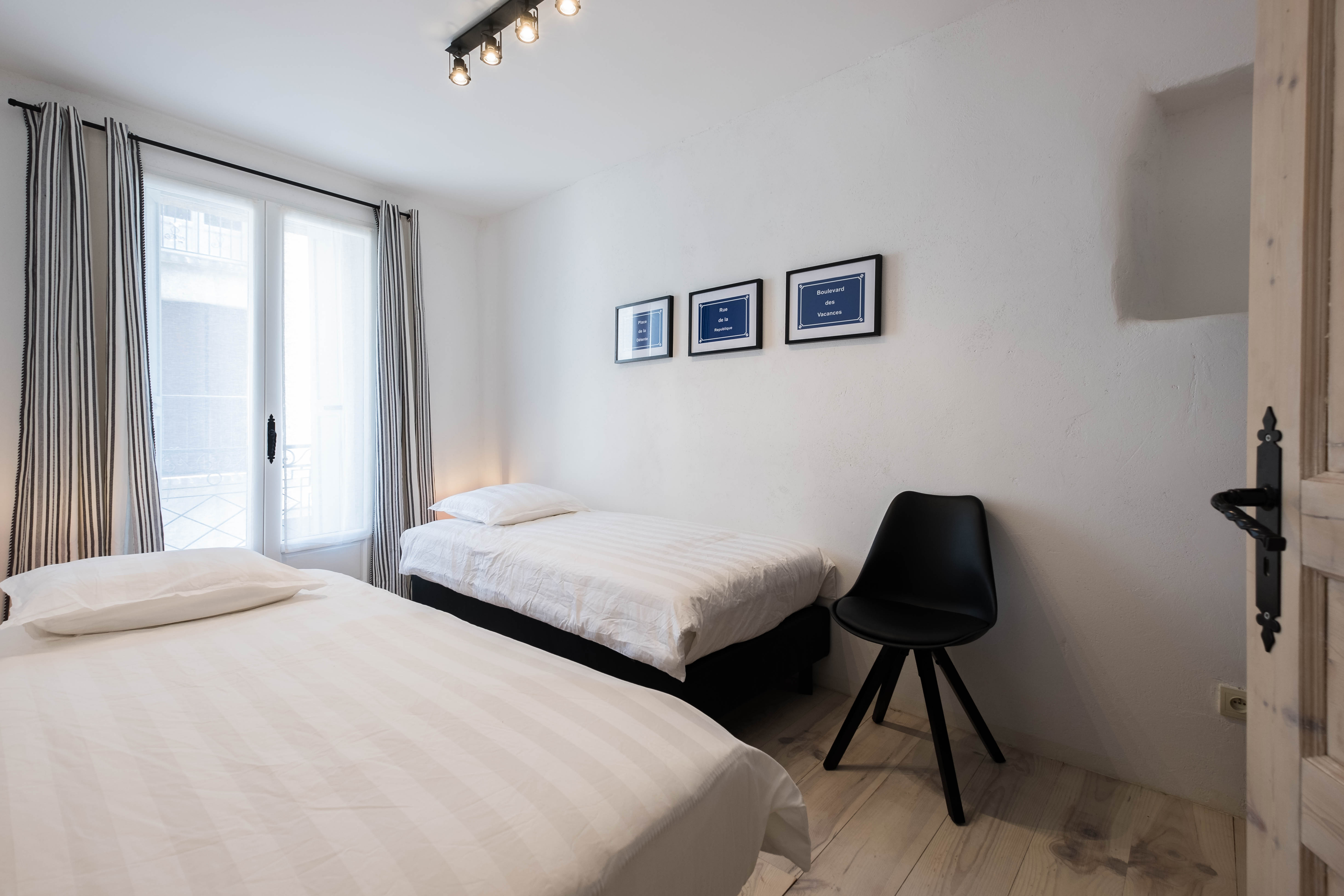 Slaapkamer van Duplex 77 met twee eenpersoonsbedden